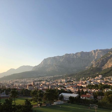 Uzelac Apartment With Pool Makarska Exterior photo