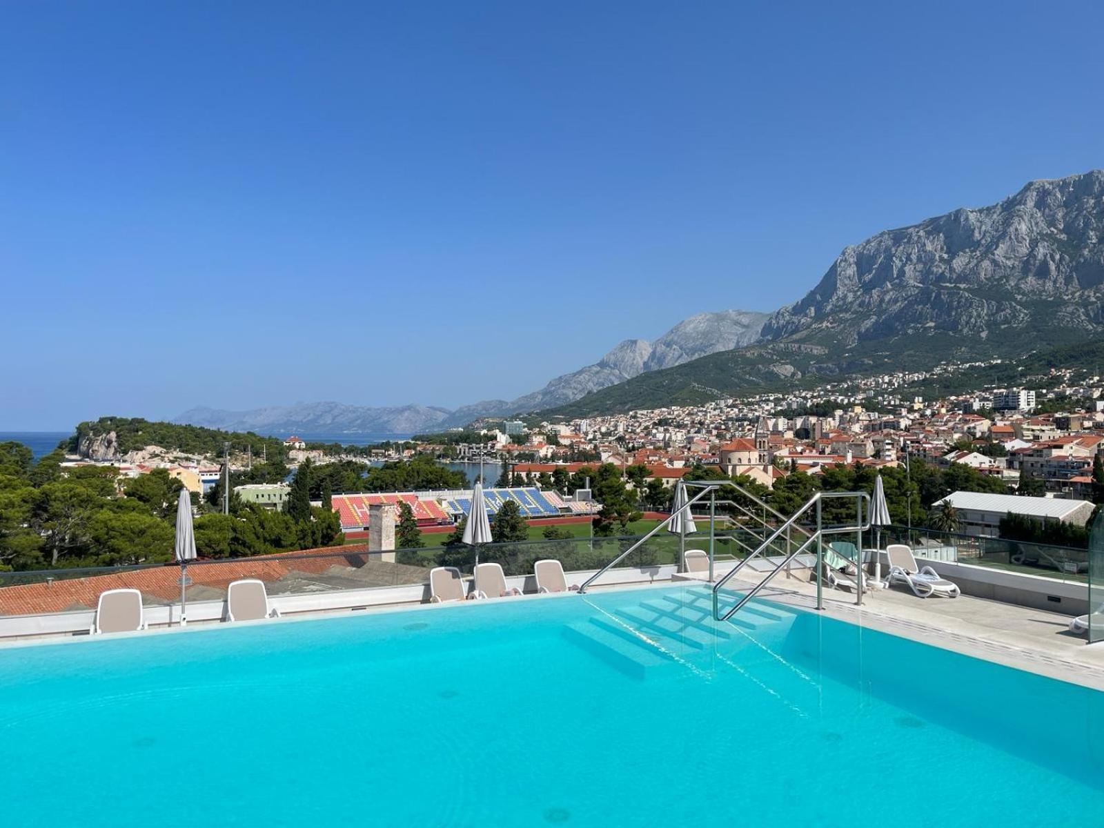 Uzelac Apartment With Pool Makarska Exterior photo