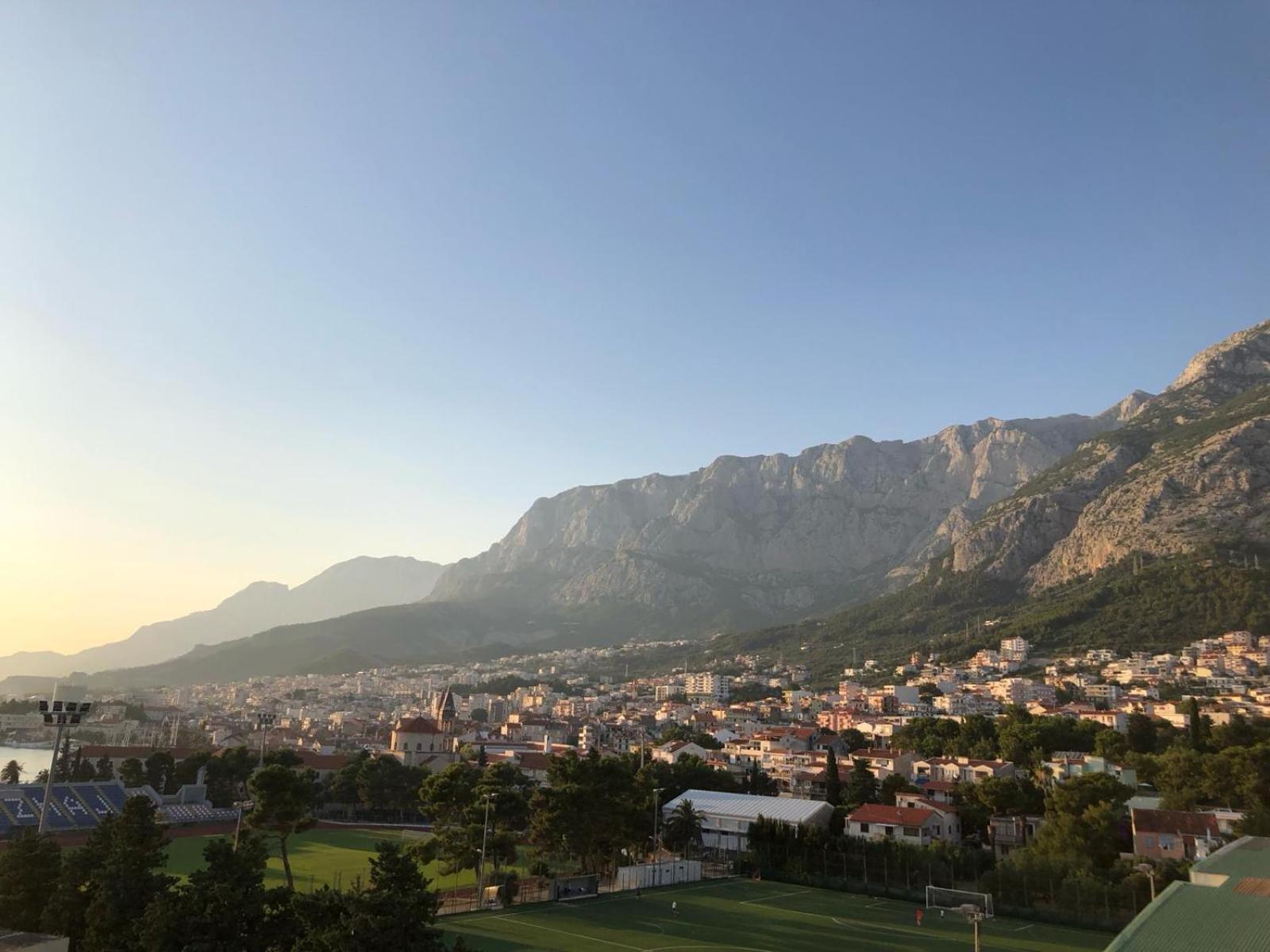 Uzelac Apartment With Pool Makarska Exterior photo