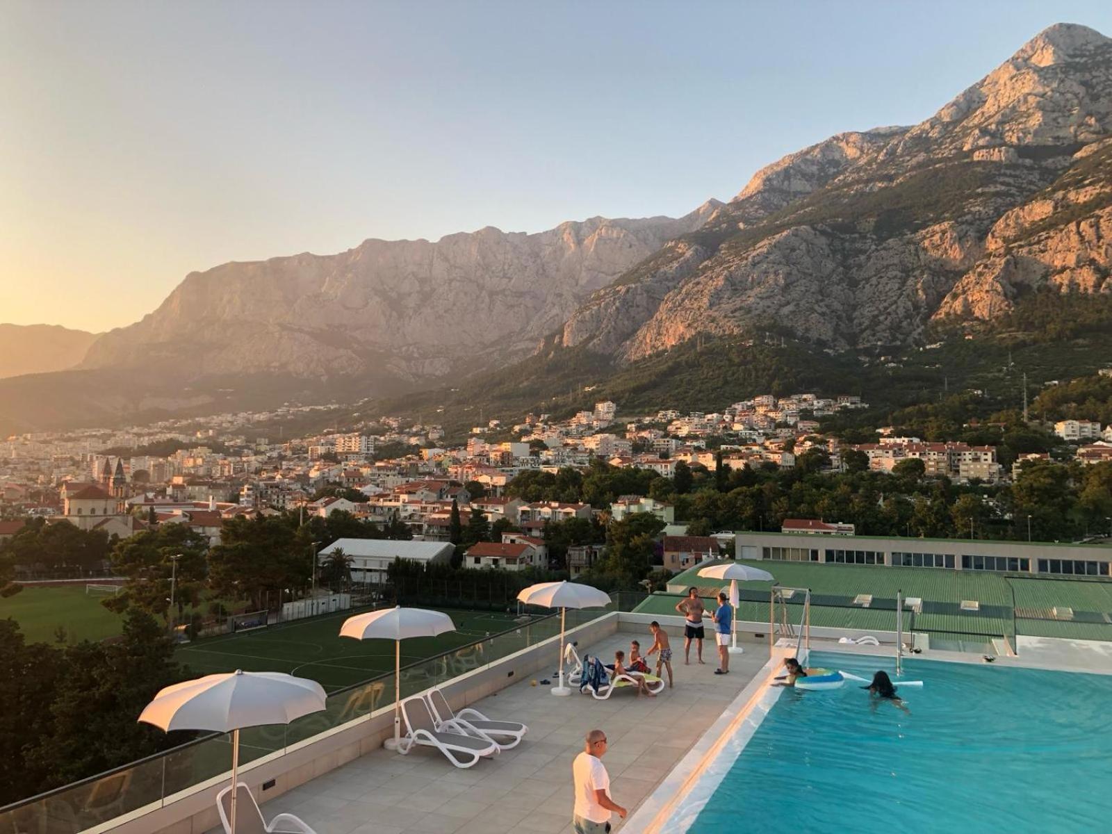 Uzelac Apartment With Pool Makarska Exterior photo